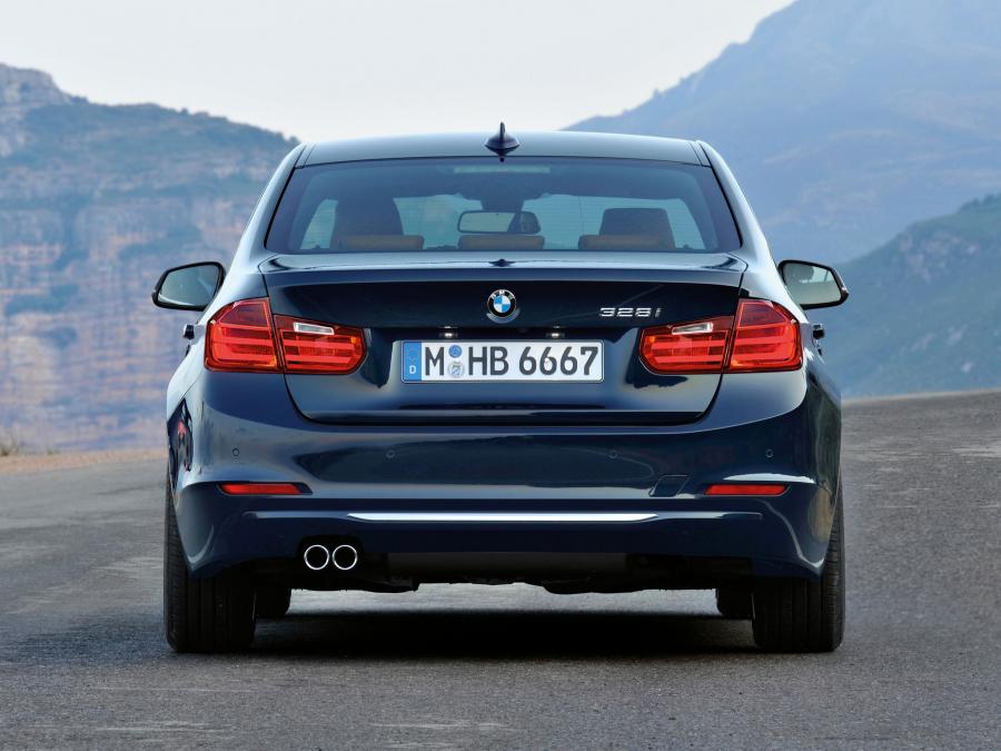  BMW 328i Sedan Luxury Line 2012 года  (фото 16 из 20)